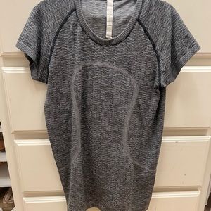 Lululemon Swiftly Tech Short Sleeve shirt